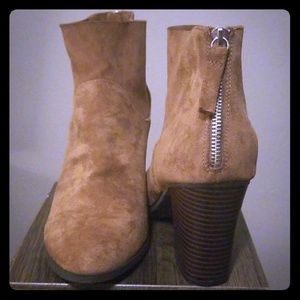 Size 9 womans booties.